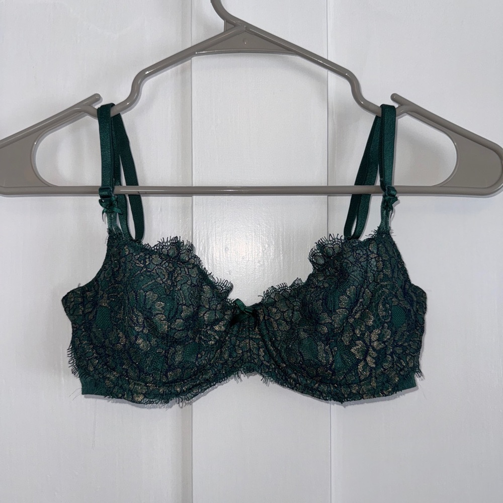 Elegant Lace Underwire Bra in Green